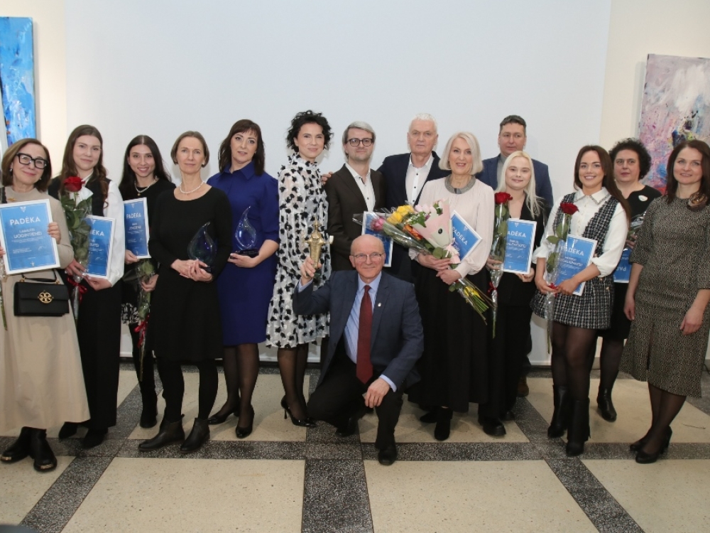 Laikantis ilgamečių tradicijų, Odontologų rūmai kasmet apdovanoja iškiliausius, labiausiai profesinėje, mokslinėje ir visuomeninėje veikloje nusipelniusius gydytojus odontologus bei burnos priežiūros specialistus.