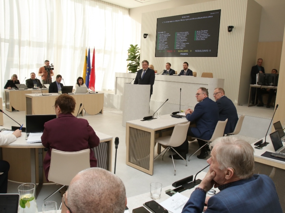 „Dveji metai turėtų būti pakankamas laiko tarpas pasiekti lūžio tašką, kad perimama įstaiga galėtų tapti rentabili“, – tarybos posėdyje teigė Vilniaus rajono poliklinikos vadovas Evaldas Navickas.
