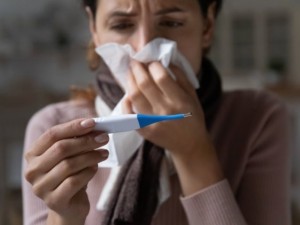 Šeimos gydytoja: peršalimas su šalčiu turi mažai ką bendro