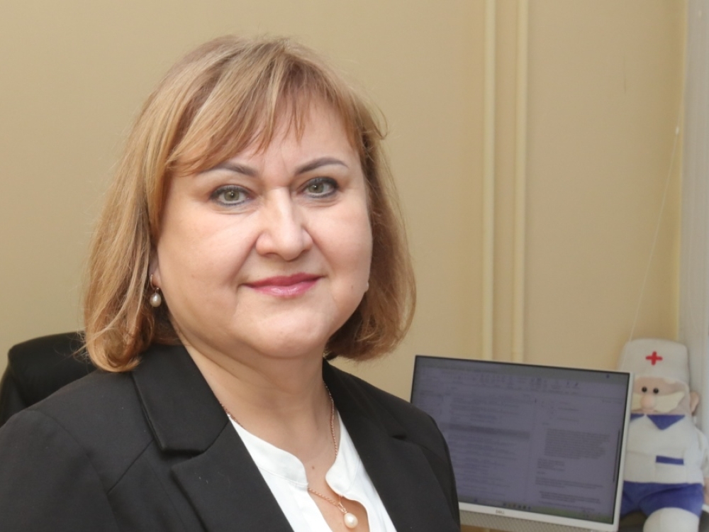 Lietuvos sveikatos apsaugos darbuotojų profesinės sąjungos pirmininkės Rūtos Kiršienės nuomone, visuotinis šakos sutarties taikymas nėra gera tendencija, nes taip silpninamos profesinės sąjungos. „Silpnesnės profesinės sąjungos – tai blogiau atstovaujamos visų darbuotojų teisės“, – įsitikinusi ji.