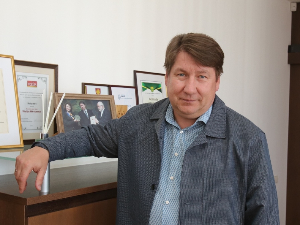 „Jei norime nuolatinio gyventojo, jaunos šeimos, reikia, kad šalia būtų gydymo įstaigos, formalus ir neformalus ugdymas, kultūra, pramogos. Žmonės gyvena regione, bet jiems reikia didmiesčio galimybių“, – sako Akmenės rajono meras Vitalijus Mitrofanovas.