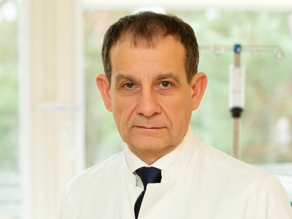 „Džiaugiuosi, kad Kauno klinikose kiekviena pagimdžiusi moteris turi galimybę gauti medicinos psichologo ir socialinio darbuotojo konsultacijas“, – sako LSMU ligoninės Kauno klinikų Akušerijos ir ginekologijos klinikos vadovas prof. Mindaugas Kliučinskas.