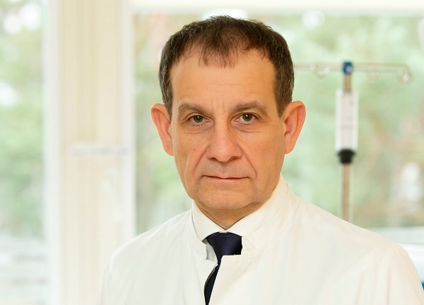 „Džiaugiuosi, kad Kauno klinikose kiekviena pagimdžiusi moteris turi galimybę gauti medicinos psichologo ir socialinio darbuotojo konsultacijas“, – sako LSMU ligoninės Kauno klinikų Akušerijos ir ginekologijos klinikos vadovas prof. Mindaugas Kliučinskas.