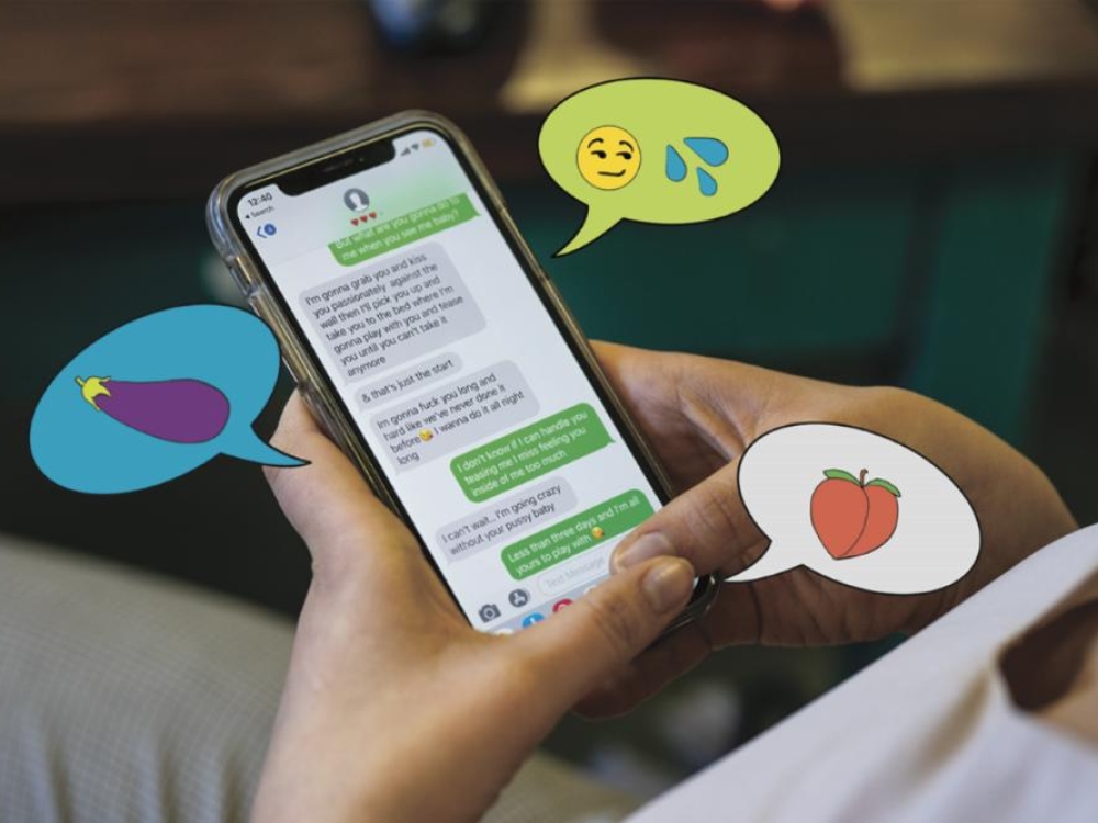 Flirtas yra žaismingas, abiem šalims priimtinas ir norimas bendravimo būdas, kuris suteikia gerą emocinį foną, pakelia nuotaiką ir abi puses vienodai įtraukia. O žodinis priekabiavimas yra vienašališkas, ignoruojantis kito žmogaus nepritarimą, nejaukumą, pasimetimą.