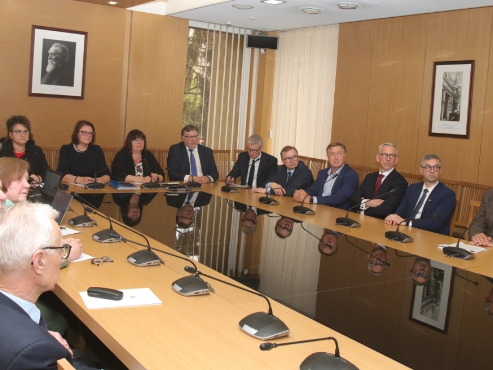 Socialdemokratės Orintos Leiputės surengtoje apskritojo stalo diskusijoje dalyvavę gydymo įstaigų vadovai pasisakė už priemokų naikinimą.