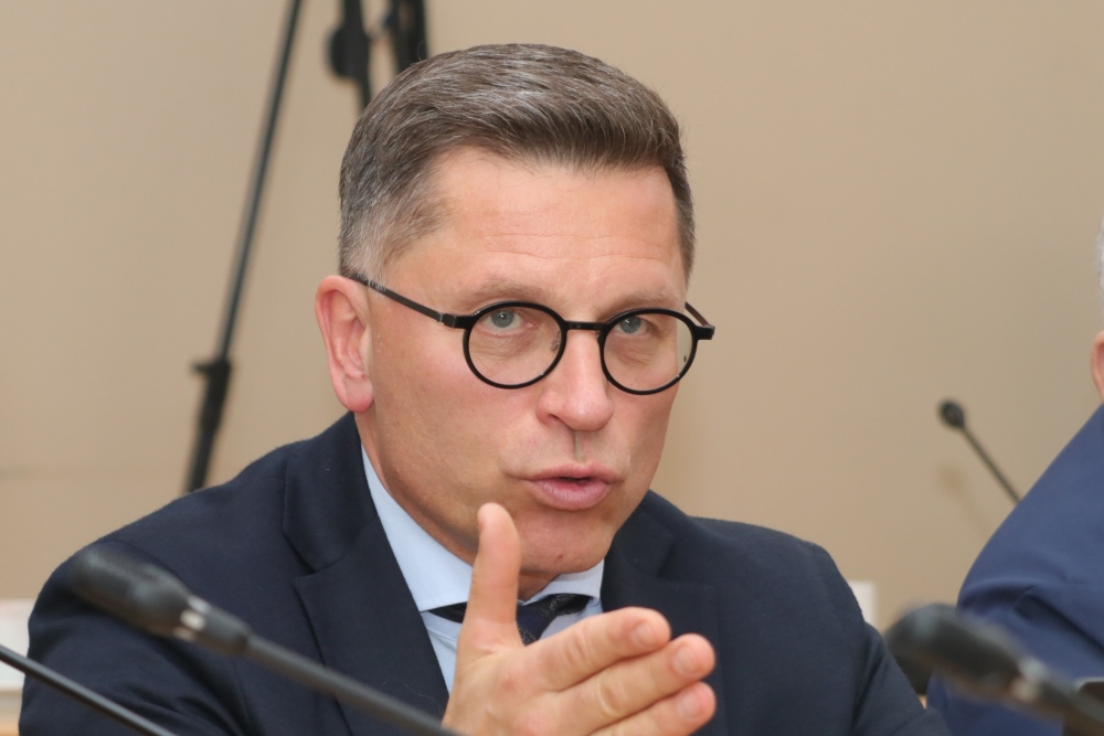 Nežiūrėkite į mus kaip į priešus!