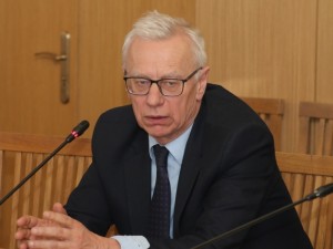 „Monografijoje aprašoma, kaip „gulintys policininkai“, iš pažiūros neturintys nieko bendro su sveikata, išgelbėjo daugiau gyvybių nei kai kurios medicinos inovacijos“, - sako buvęs sveikatos apsaugos ministras prof. Gediminas Černiauskas.