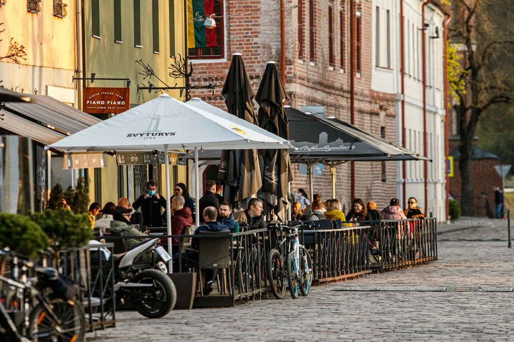 Kaip akcentuoja Lietuvos negalios organizacijų forumo atstovai, kavinių prieinamumas ir dabar išlieka itin didele problema žmonėms su negalia.