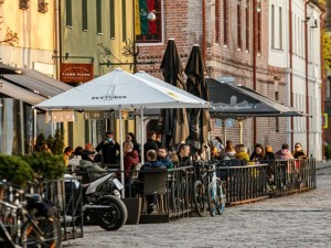 Nei koncertų, nei kavinių