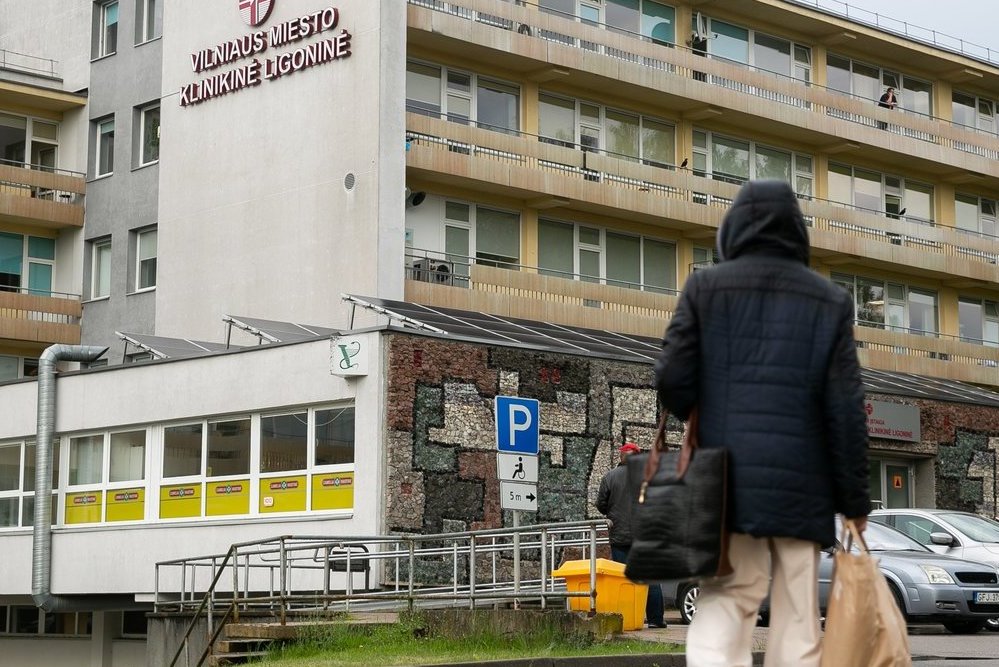 Vilniaus miesto klinikinės ligoninės Valstybinei ligonių kasai (VLK) pateiktais duomenimis, 2023 m. iš viso uždirbo beveik 46,9 mln. eurų pajamų, o 2024 m. – 7 proc. daugiau ir pajamos siekė jau 50 mln. eurų.