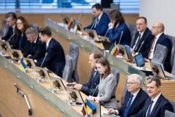 Vyriausybė pritarė siūlymui uždrausti papildomas priemokas už gydymą