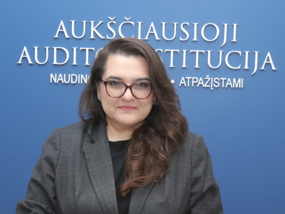 „Neteisingai nustatyta bazinė kaina gali lemti, kad gydymo įstaigos yra priverstos imti priemokas iš pacientų, norėdamos padengti realias paslaugų teikimo išlaidas“, - sako valstybės kontrolierė Irena Segalovičienė.