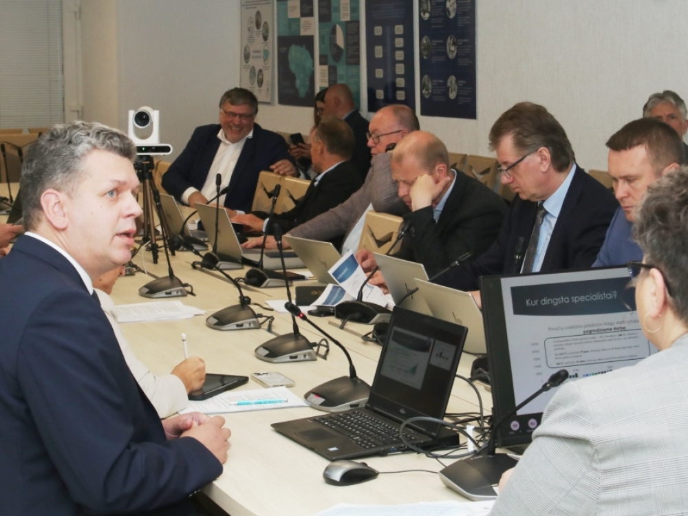 Balandžio pabaigoje stebėtojų ir dalininkų susirinkimas nepatvirtino Respublikinės Šiaulių ligoninės 2024 metų veiklos ataskaitos – tai precedento neturintis sprendimas. Jos vadovas Mindaugas Pauliukas Seimo Sveikatos reikalų komitete bandė paaiškinti, kodėl gydymo įstaiga smunka žemyn.