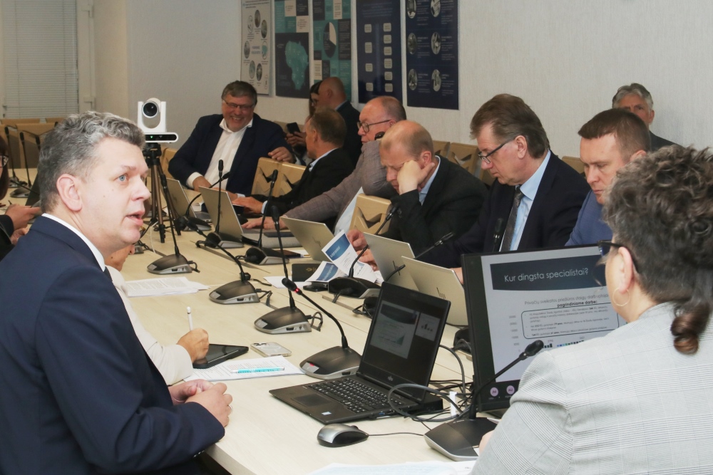 Darbuotojai kenčia, bet vadovas atsakymų neturi