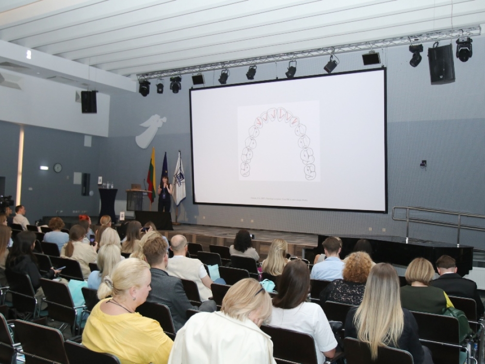 Druskininkuose vykusio tradicinio trijų dienų LR Odontologų rūmų organizuojamo tarptautinio kongreso „Odontologijos kompasas 2025“ dalyviai turėjo galimybę išgirsti net 50 lektorių.