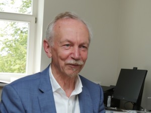 „Vis dėlto man pats mieliausias darbas su pacientais. Tai – sudėtinga, bet nepaprastai prasminga veikla. Kai matai, koks palūžęs žmogus ateina į pirminę konsultaciją, o koks išeina po mėnesio ar kelių, kai ima šypsotis, jam gerėja... Tokie dalykai džiugina ir motyvuoja. Fantastika!“ – sako Klaipėdos psichikos sveikatos centro vyriausiasis gydytojas Aleksandras Slatvickis.