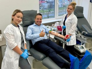 „Pastebime, kad donorų skaičius Lietuvoje auga. Pernai surinkome rekordinį donacijų kiekį – 77 tūkstančius! Per 101 kraujo donorystės metus Lietuvoje niekada nebuvo tiek surinkta“, – sako Nacionalinis kraujo centro vadovas Daumantas Gutauskas.