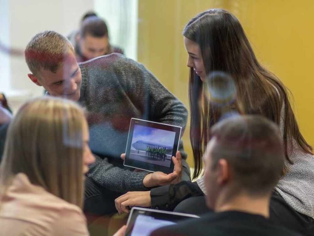 Vilniaus kolegija (VIKO) nusprendė atnaujinti turizmo vadybos studijų programas. Nuo šiol turizmo vadybos studentai galės pasirinkti dvi naujas rinkos tendencijas atliepiančias specializacijas – konferencijų ir renginių verslą bei sveikatos turizmą.
