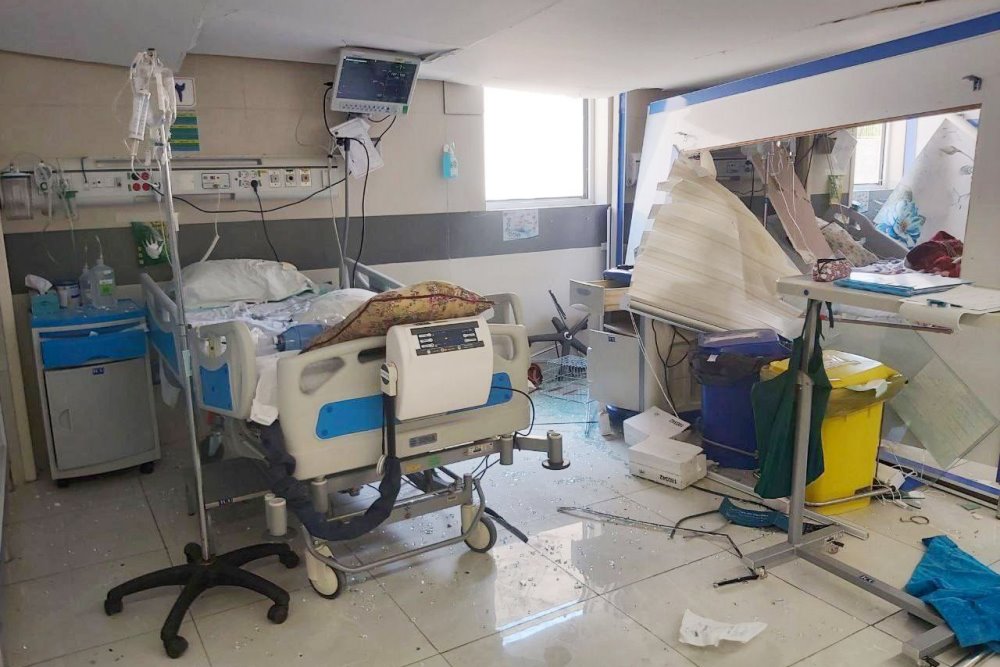 Irano valdžios institucijos teigė, kad Izraelis susprogdino ligoninę Kermanšoje, vakarų Irane, ir sužeidė pacientus.