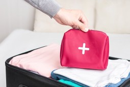 Leidžiantis į keliones specialistai rekomenduoja pasiimti daugiau vaistų nei reikia. Jeigu kelionė užtruktų – būsite pasiruošęs visiems atvejams.