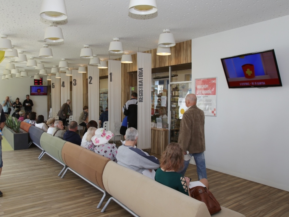 Kadangi šiandien visi pacientai, kuriems reikia pas specialistus patekti greitai, ir tie, kuriems konsultacija nėra tokia skubi, stovi vienoje eilėje, Sveikatos apsaugos ministerijos nuomone, būtų racionalu suskirstyti pacientus pagal riziką. Kaip greitai pacientui reikia specialisto konsultacijos, spręstų šeimos gydytojas.