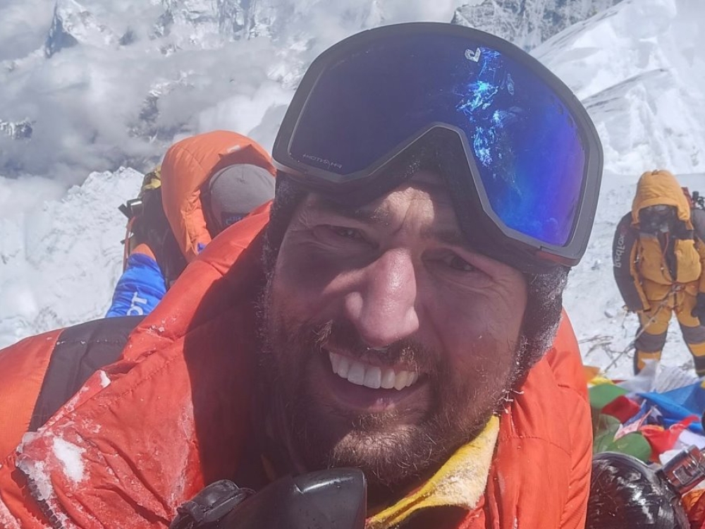 „Paskutiniai trys mėnesiai prieš Everestą buvo ypač sunkūs fiziškai. Sportavom du kartus per dieną, miegojom hipoksinėje palapinėje. Aš daug ruošiausi psichologiškai, nes žinojau, kad bus mirusių žmonių, trūks deguonies“, – sako Nerijus Pranckevičius.