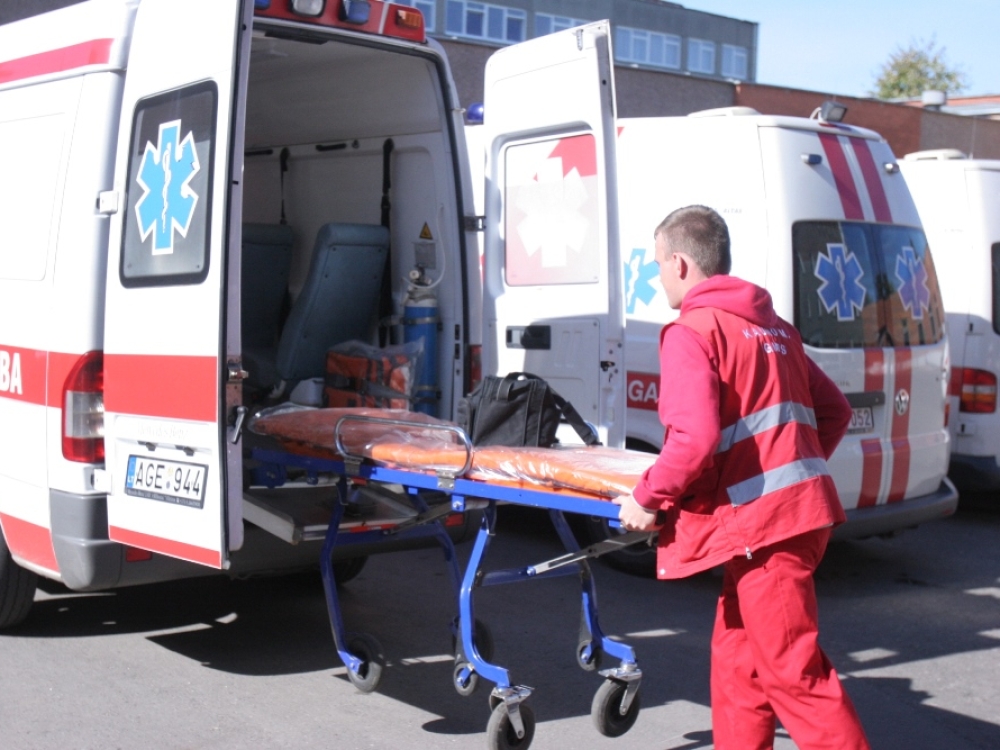 Sveikatos apsaugos ministerija  įvedė prievolę, kad iki kitų metų sausio visi GMP vairuotojai privalo įgyti paramediko kvalifikaciją, jei jos neturi. Su kitais po šio termino darbo sutartis bus nutraukta.