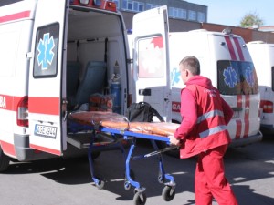 Sveikatos apsaugos ministerija  įvedė prievolę, kad iki kitų metų sausio visi GMP vairuotojai privalo įgyti paramediko kvalifikaciją, jei jos neturi. Su kitais po šio termino darbo sutartis bus nutraukta.