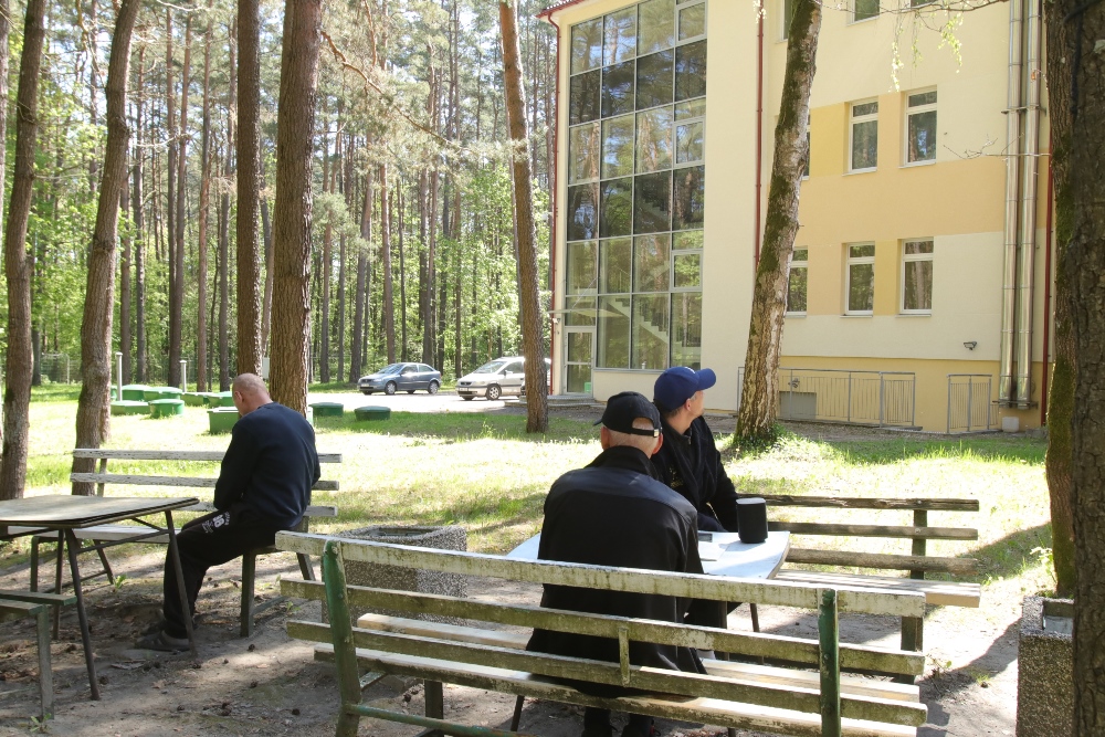 Alytaus apskrities tuberkuliozės ligoninė – dar neseniai buvo vienintelė savarankiška ligoninė šalyje, skirta kovai su tuberkulioze. Ilgametę patirtį turėjęs personalas stengėsi, kad pavojingam užkratui čia būtų paskutinė stotelė.