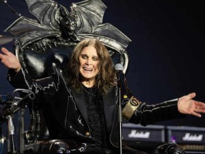 Liepos 5 dieną 76 metų roko legenda su savo grupe „Black Sabbath“ surengė paskutinį koncertą renginyje „Back to the Beginning“ (liet. „Grįžtant į pradžią“) gimtajame mieste Birmingeme, Anglijoje.
