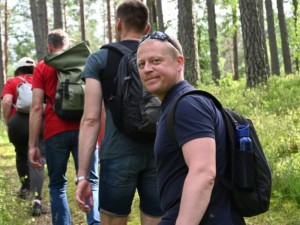 „Šešiolika metų pradirbęs visuomenės sveikatos biure visuomenės sveikatos priežiūrą išmanau iš pagrindų. Pagrindinės problemos yra susijusios su nepakankamu finansavimu. Kai nėra finansavimo – nėra nei žmonių, nei veiklų. Šios vykdomos nepakankamai, ne iki galo kokybiškai“, - sako Seimo Sveikatos reikalų komiteto pirmininko pavaduotojas Andrius Busila.