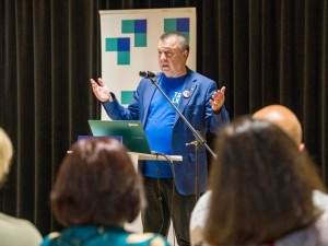 „Su sveikatos reforma reikia sustoti, – teigia buvęs Seimo narys Antanas Matulas. – Praktiškai matau, ką, įvertinus geopolitinę situaciją, infrastruktūrą kelių, įmonių tinklą, padarėme įtvirtinant reikalingus teisės aktus, paliekant rajonuose terapinį, slaugą, palaikomąjį gydymą, jei reikia, skubios pagalbos skyrius...“