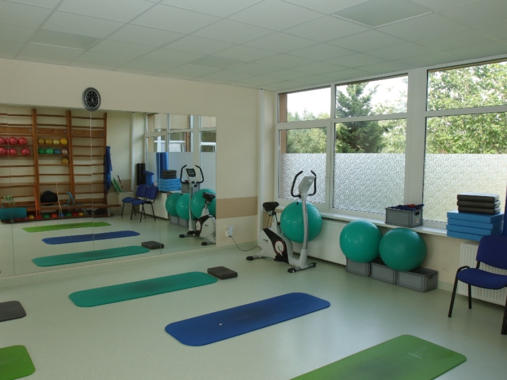 Šilalės rajono savivaldybės sveikatos centre puikiai išplėtota reabilitacija. Magneto terapija, povandeninio masažo vonios, naujausio modelio pažangiausios perlinės vonios, jaukiai įrengtas druskų kambarys, pažangiausia technika apstatytos kineziterapijos ir ergoterapijos salės. Na ir, žinoma, visų geidžiamas baseinas!