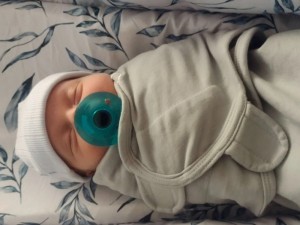 Kaip skelbia CNN, Lindsey ir Timo Pierce’ų šeima susilaukė sūnaus Thaddeus, kuris išsivystė iš 1994 metais užšaldyto embriono. Saugykloje embrionas praleido net 11 148 dienas.