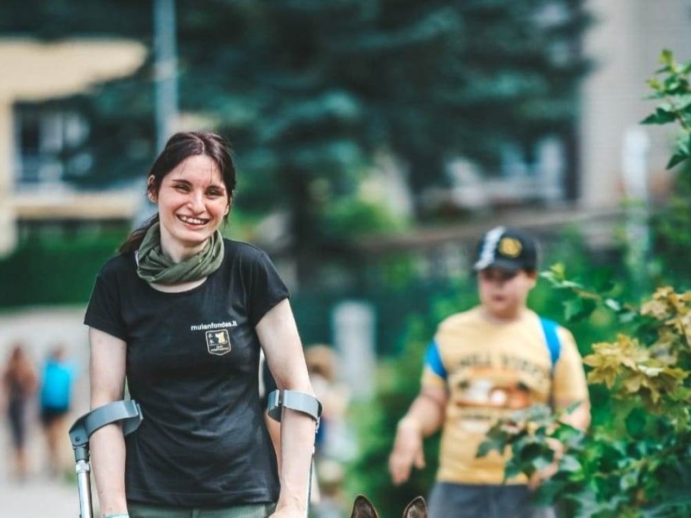 „Studijos universitete – tai ne tik diplomas. Tai galimybė tapti visuomenės dalimi, rasti savo vietą. Per pažintis ir patirtis lengviau susirasti darbą ir įsitvirtinti. Reikia ieškoti universiteto, kur bendruomenė tave priims. Svarbiausia – bandyti“, – ragina VU doktorantė Ajana Lolat-Pažarauskienė.