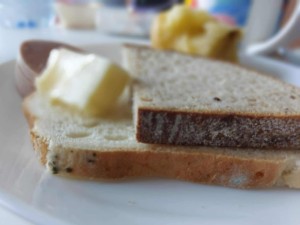 Druskininkų ligoninės administracija toliau fiksuoja pacientų ir darbuotojų nusiskundimus dėl maisto kokybės. Ligoninės atsiųstose nuotraukose maistas, kurį UAB „Sotega“ tiekia gydymo įstaigos pacientams. 