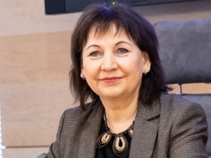 „Vaikams dažnai brukamas pasibaigusio galiojimo maistas ir produktai su sveikatai kenksmingais priedais. Vaikai verčiami brangiai mokėti už nesveiką maistą arba išvis mažiau valgyti“, – sako Seimo Socialinių reikalų ir darbo komiteto vicepirmininkė Jūratė Zailskienė.