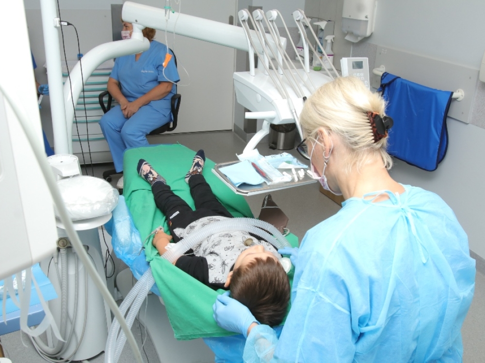 Ministro įsakymas odontologus pavertė įkaitais