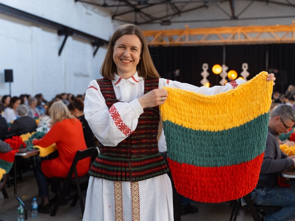 Sugrįžta akcija „Mažiesiems iš didelių rankų“: kviečia megzti migdukus vaikams, gimstantiems su diagnoze