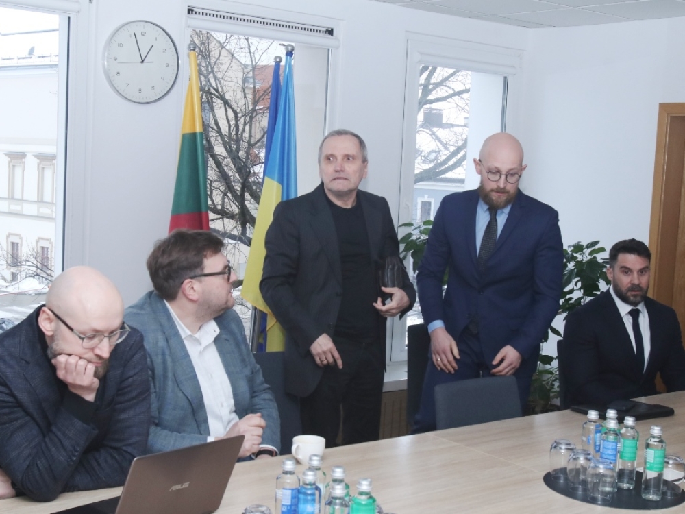 Chirurgų desantas Sveikatos apsaugos ministerijoje: ATLAIKĖM!