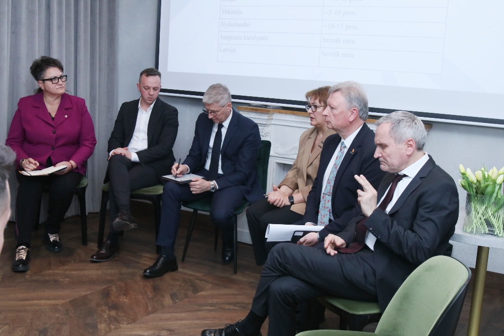 Ligoninių vadovai reikalauja stabilumo: gyvename kaip matricoje