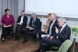 Ligoninių vadovai reikalauja stabilumo: gyvename kaip matricoje