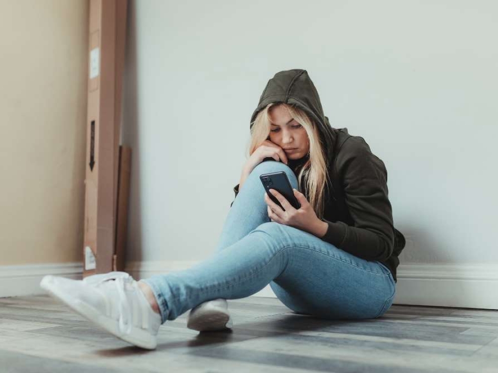 FOMO – sekinanti baimė likti nuošalyje