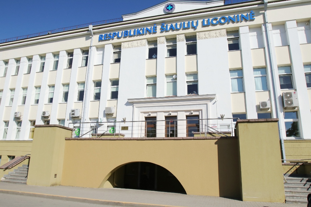 Dėl vadovo kėdės grumsis trise