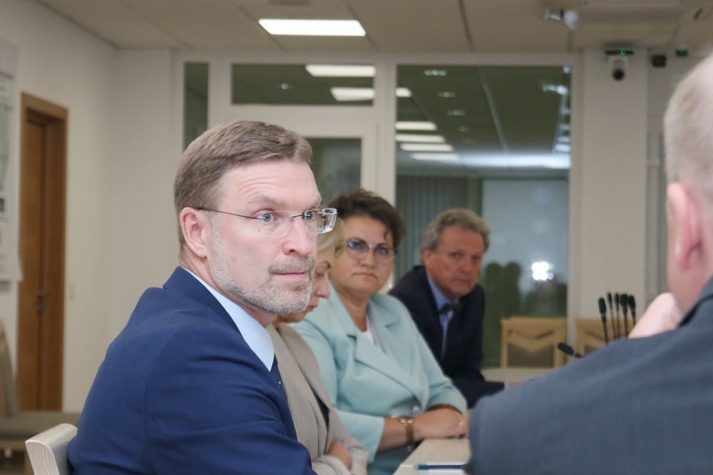 Prašom pagrįsti pažadų kainą