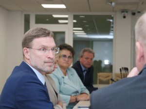 Prašom pagrįsti pažadų kainą