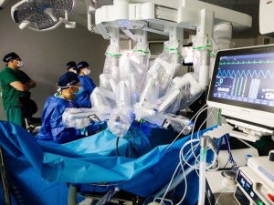 Kauno klinikose nauja chirurgijos era: pradėtos operacijos su sistema „da Vinci“