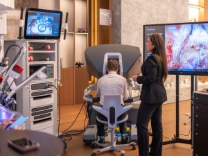 Kongrese akys krypo į robotiką: tai – kiekvieno chirurgo svajonė