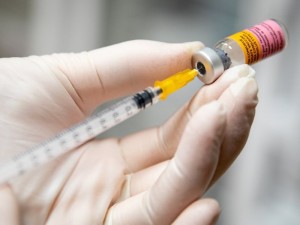 Nemokamos gripo vakcinos gydymo įstaigas turėtų pasiekti iki lapkričio vidurio