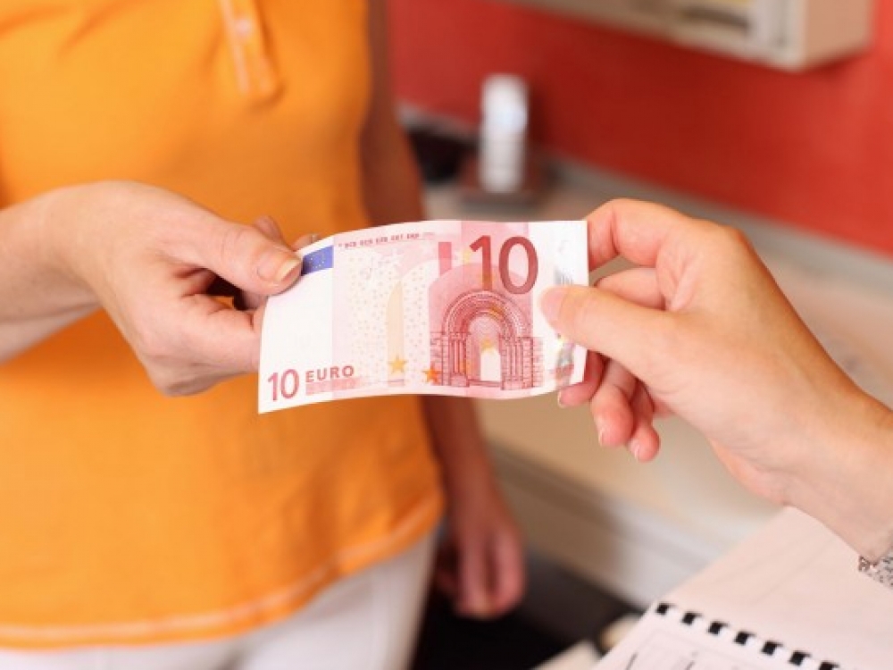 Specialistai tam, kad parduotuvėje netektų vaikščioti su skaičiuotuvu, pataria naudoti supaprastintą skaičiavimą. Sumą eurais dauginti iš trijų ir sudėti su ta pačia suma, padalinta iš dviejų. Pvz.: 2 EUR = 2×3 + 2/2 = 6 + 1= 7 LT.
